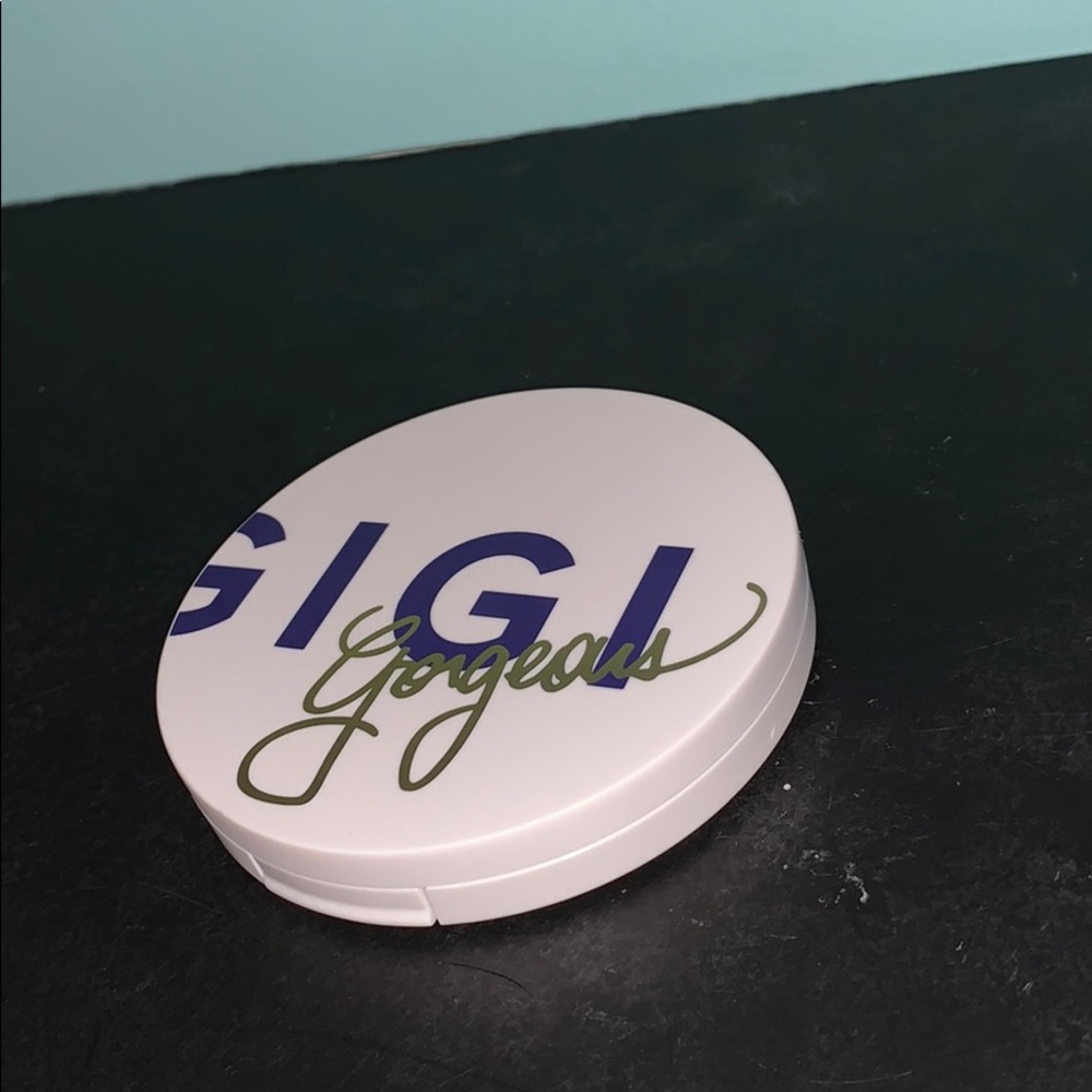 “gigi gorgeous” bronzer duo